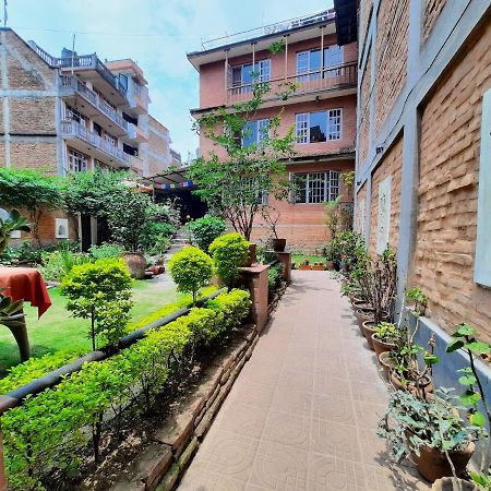 Pradhan House - Home Stay With Garden Bhatgoan Exterior photo