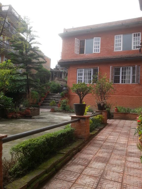 Pradhan House - Home Stay With Garden Bhatgoan Exterior photo