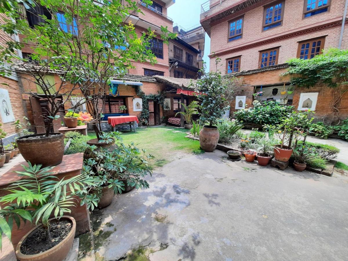 Pradhan House - Home Stay With Garden Bhatgoan Exterior photo