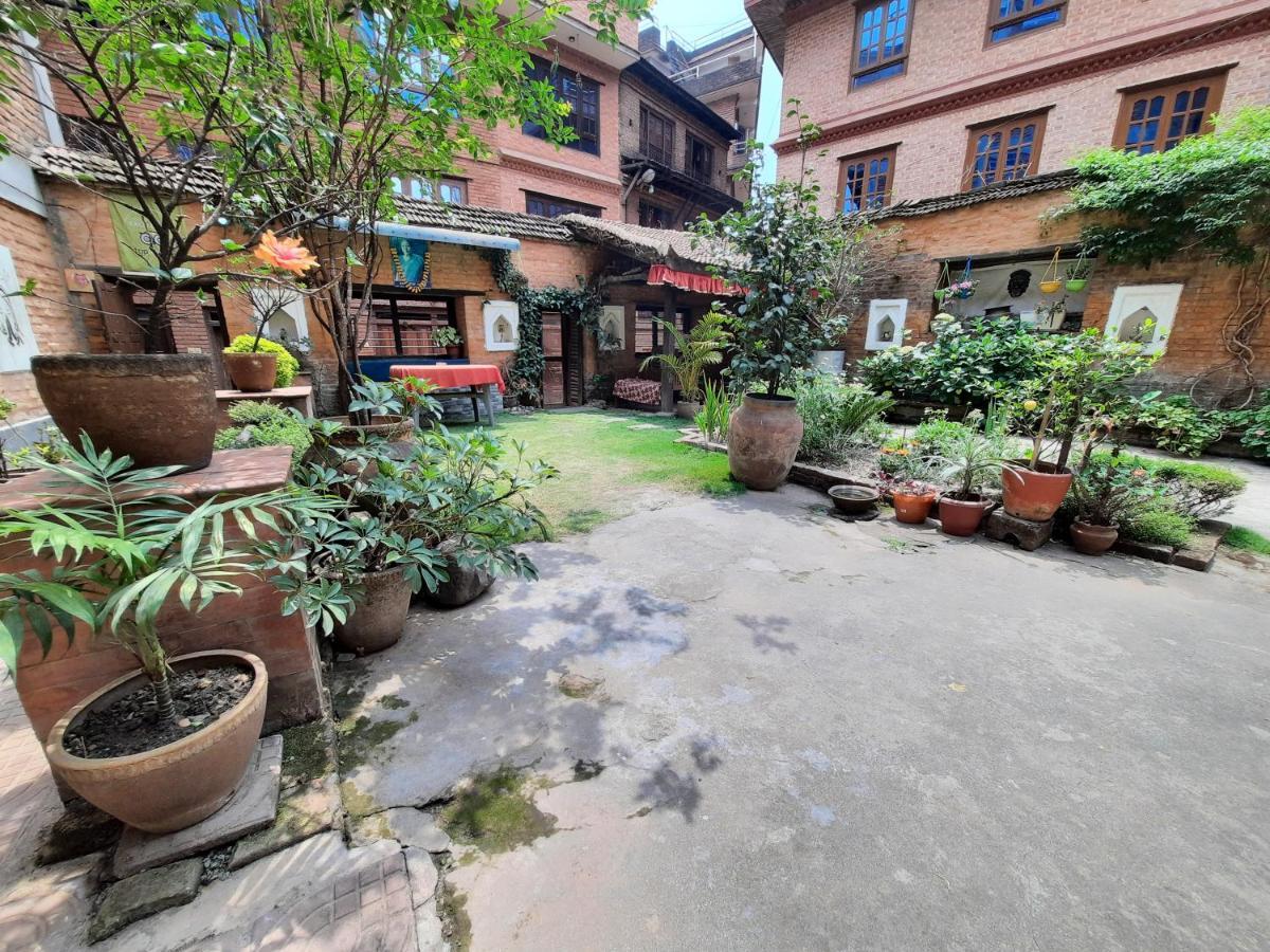 Pradhan House - Home Stay With Garden Bhatgoan Exterior photo