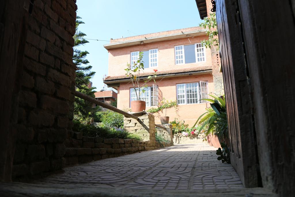 Pradhan House - Home Stay With Garden Bhatgoan Exterior photo