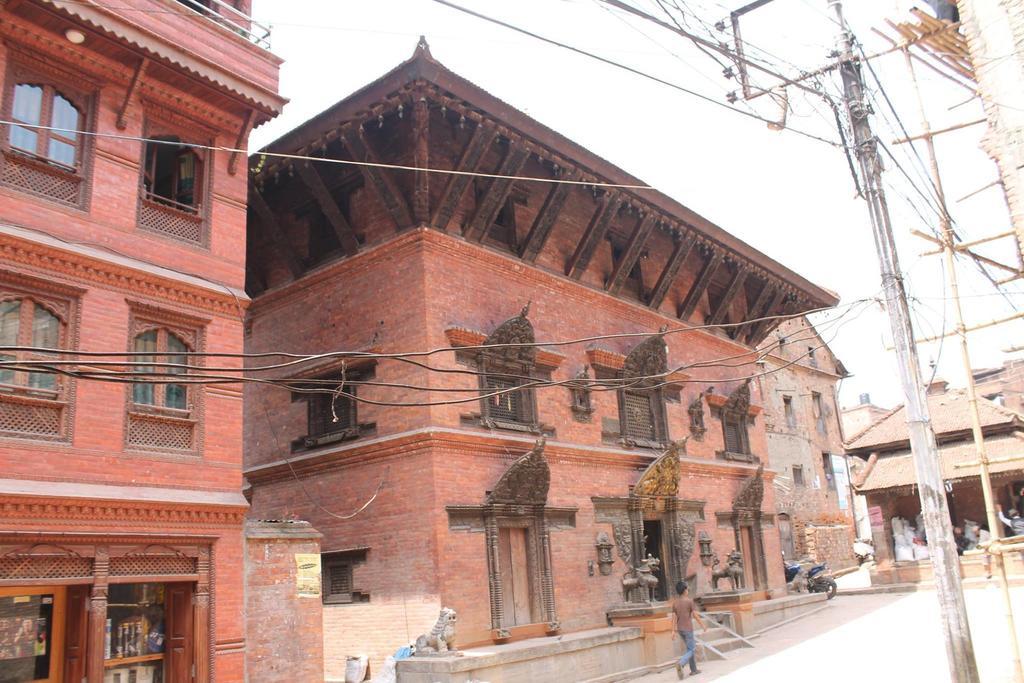 Pradhan House - Home Stay With Garden Bhatgoan Exterior photo
