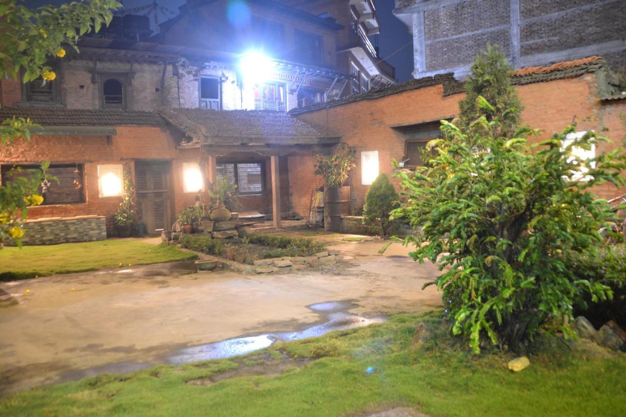 Pradhan House - Home Stay With Garden Bhatgoan Exterior photo